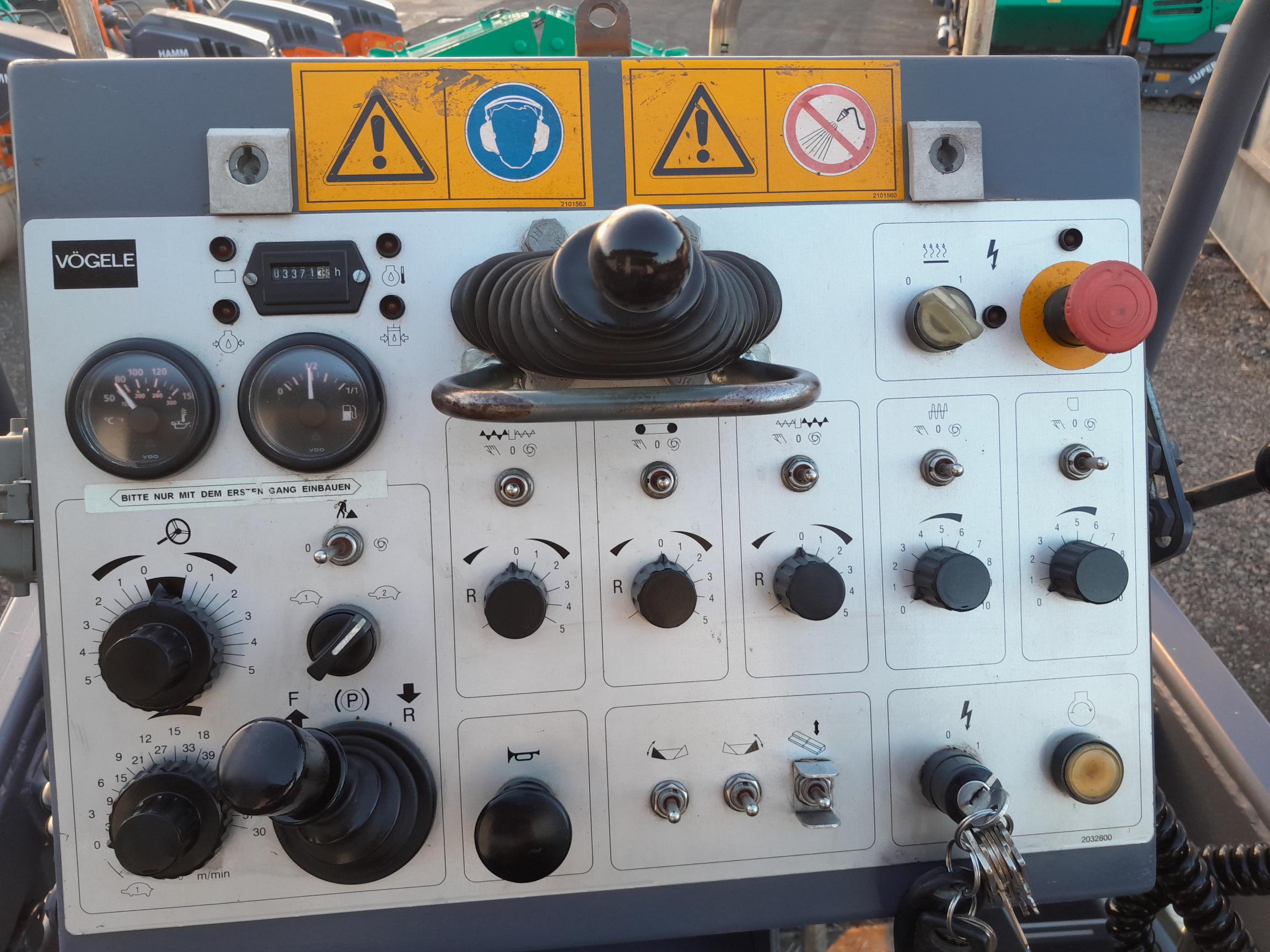 2014 VÖGELE SUPER 800 * 3.300 hrs * 3,20 m * NEW tracks * NEW painting - Image 8